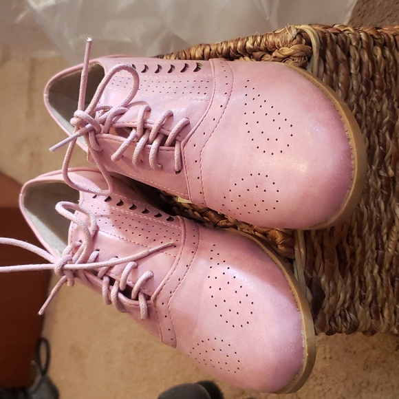 Yoki Shoes - YOKI .pink oxford shoes..size 7